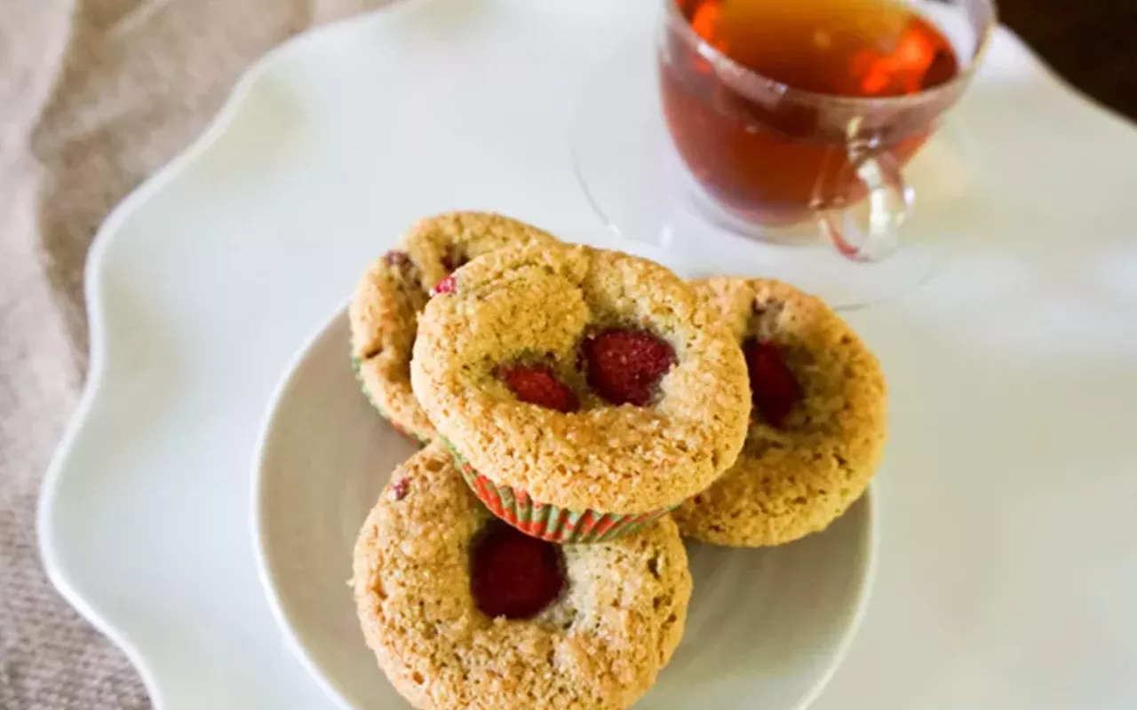 gluten-free pistachio raspberry muffins