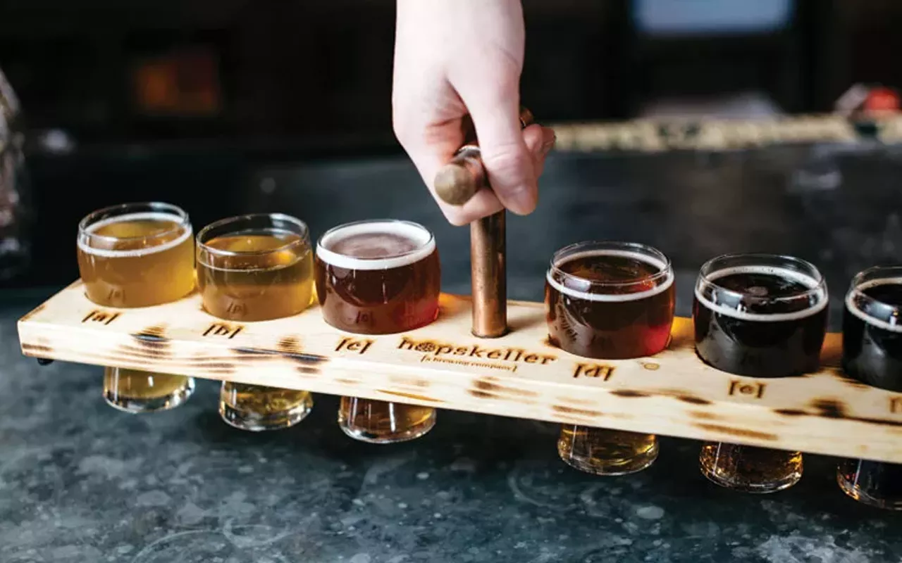 hopskeller brewery in waterloo, illinois offers flights.
